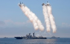 Hải quân Nga ra  oai ngoài khơi biển Syria: Tên lửa bay tới tấp nhiều nhất trong lịch sử
