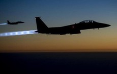 Không quân Mỹ trút lửa kinh hoàng xuống tàn binh IS ở Deir Ezzor, Syria