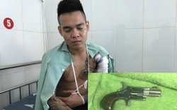 Đại ca giang hồ nổ súng làm 2 thanh niên bị thủng bụng Đại ca giang hồ nổ súng làm 2 thanh niên bị thủng bụng