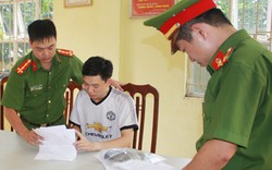 Bác sĩ Hoàng Công Lương và bức tâm thư "chắt lọc từ nước mắt và niềm tin" gây xúc động Bác sĩ Hoàng Công Lương và bức tâm thư "chắt lọc từ nước mắt và niềm tin" gây xúc động
