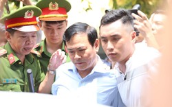 Yêu cầu làm rõ tình tiết bàn tay của ông Nguyễn Hữu Linh có chạm vào cơ thể bé gái hay không! Yêu cầu làm rõ tình tiết bàn tay của ông Nguyễn Hữu Linh có chạm vào cơ thể bé gái hay không!
