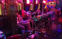Thiếu niên 16 tuổi "gạ" bán bạn gái cho hàng loạt quán karaoke ở Hà Nội Thiếu niên 16 tuổi "gạ" bán bạn gái cho hàng loạt quán karaoke ở Hà Nội