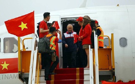 Xử phạt Vietjet Air 40 triệu đồng vụ người mẫu hở hang tr&#234;n m&#225;y bay đ&#243;n U23 Việt Nam