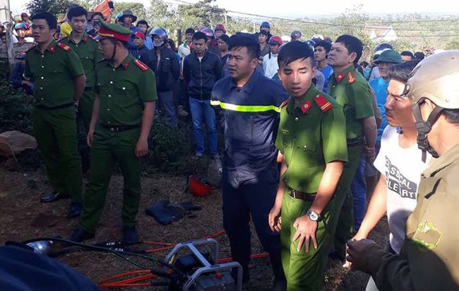 Hai vợ chồng nhốt con trong nhà hơn 1 tuần có biểu hiện tâm thần