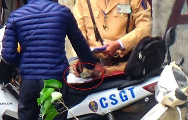 Xác minh clip ghi hình CSGT Hà Nội nghi mãi lộ