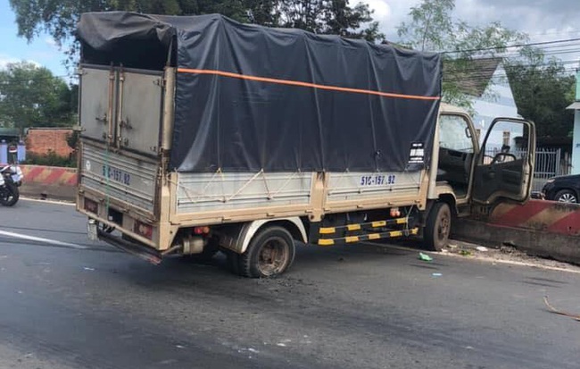 CSGT Bình Phước truy đuổi 20km, bắt tên cướp xe tải táo tợn trên phố