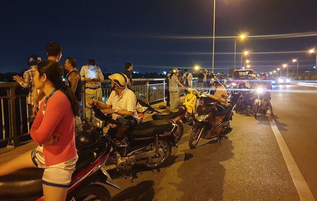 Nữ sinh mặc đồ thể dục gieo mình xuống sông Sài Gòn mất tích