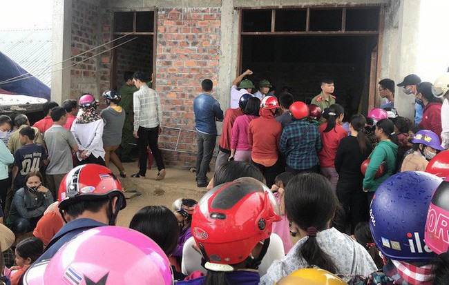 Nữ chuyên viên phòng giáo dục tử vong trong tư thế treo cổ ở cầu thang