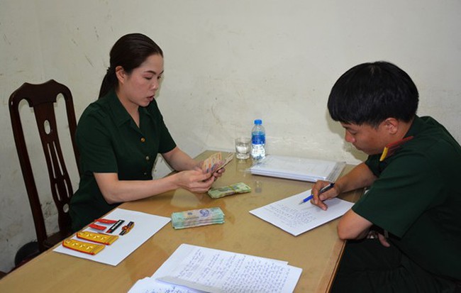 Bắt giữ nữ Thượng tá