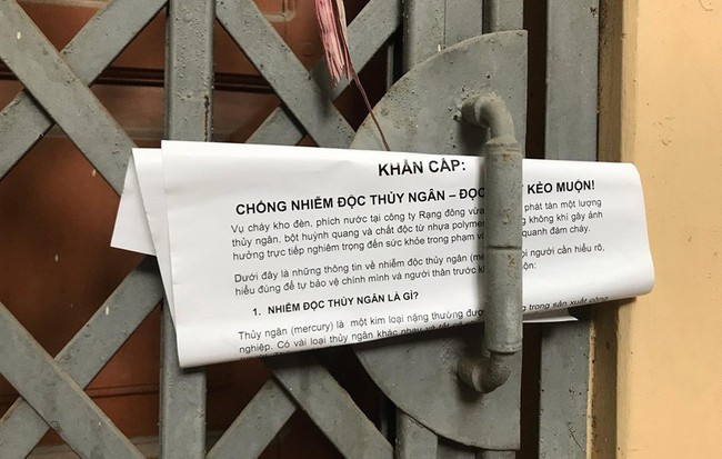 Vụ cháy Công ty Rạng Đông: Nhiều người dân nói có bức xúc, chưa dám về nhà