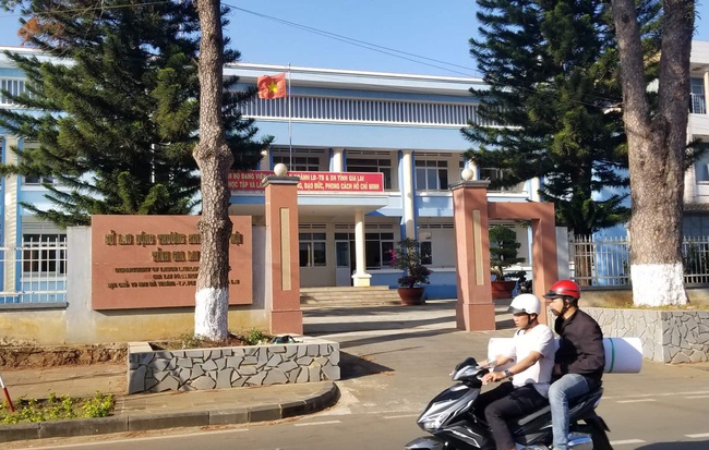 Giám đốc ra quyết định bổ nhiệm, điều động hàng loạt cán bộ trước khi về hưu