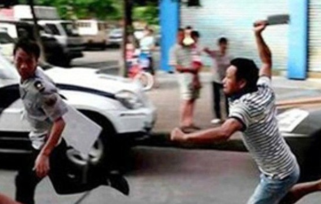 Bị bạn nhậu đánh chấn thương sọ não vì mâu thuẫn lúc đánh bài ai thua uống rượu