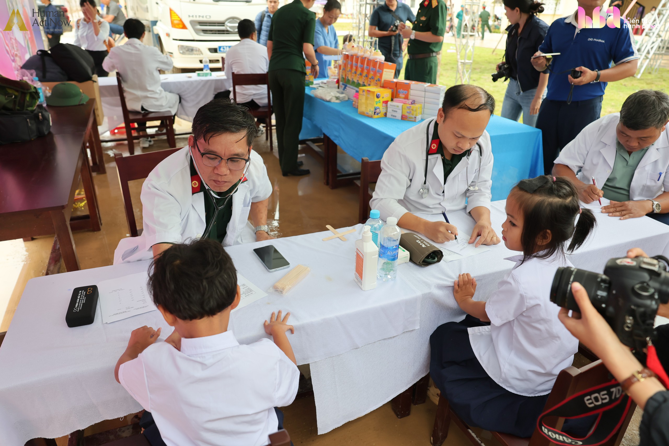 Vầng trăng Tây Giang nghe lời chúc từ hai đầu đất nước - Ảnh 1. Vầng trăng Tây Giang nghe lời chúc từ hai đầu đất nước - Ảnh 1.