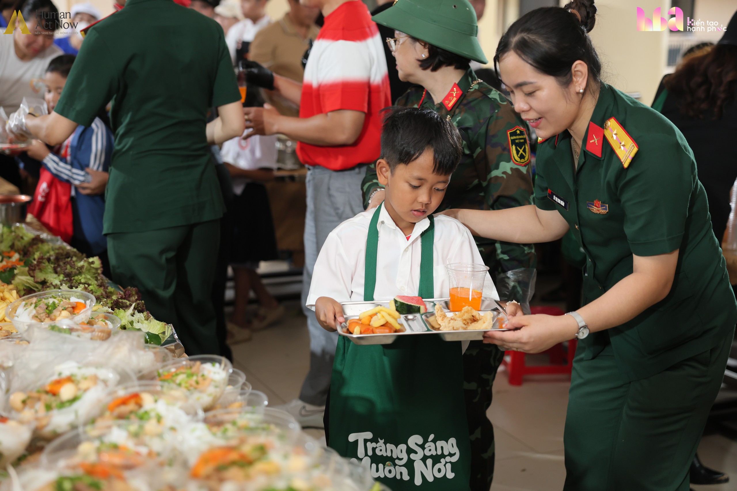 Vầng trăng Tây Giang nghe lời chúc từ hai đầu đất nước - Ảnh 3. Vầng trăng Tây Giang nghe lời chúc từ hai đầu đất nước - Ảnh 3.