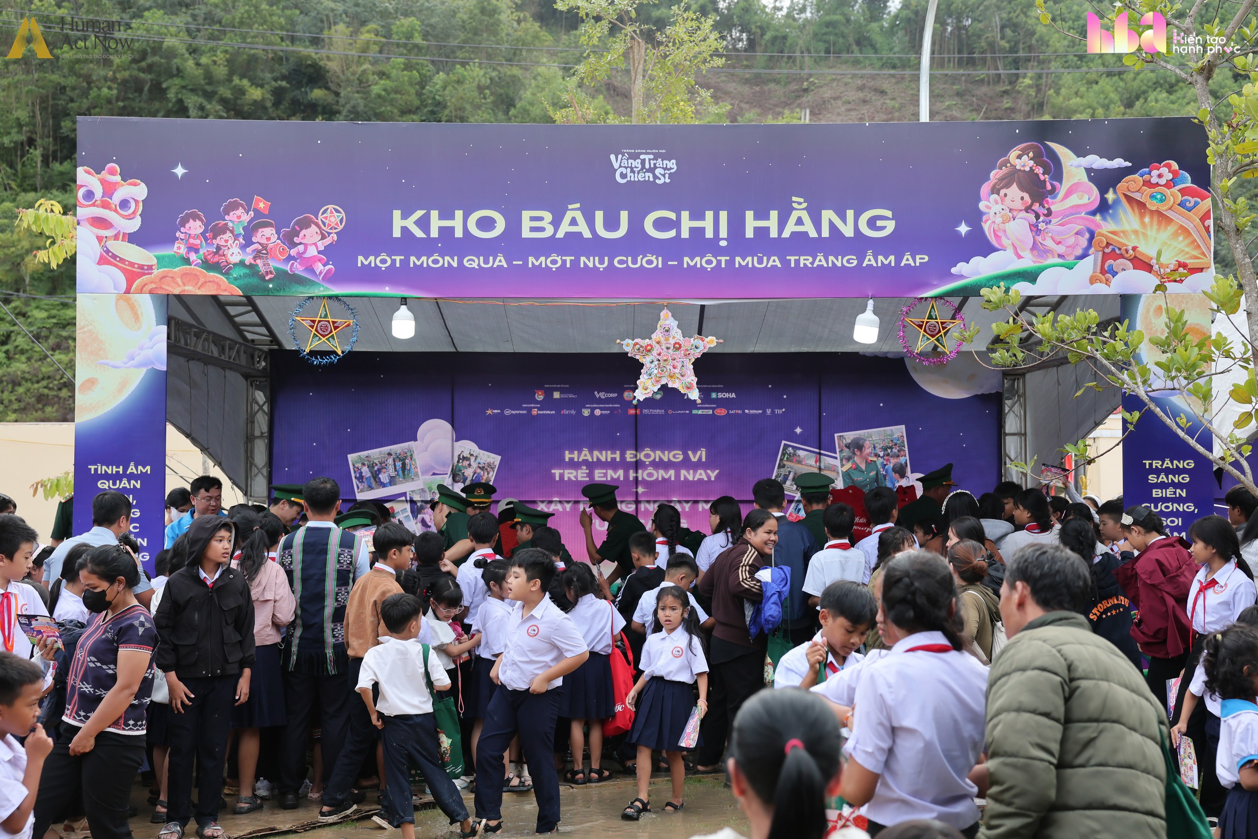 Vầng trăng Tây Giang nghe lời chúc từ hai đầu đất nước - Ảnh 2. Vầng trăng Tây Giang nghe lời chúc từ hai đầu đất nước - Ảnh 2.