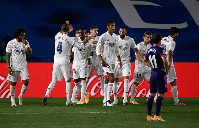 Real Madrid thắng nhọc, Atletico hòa tiếc nuối - Ảnh 1.