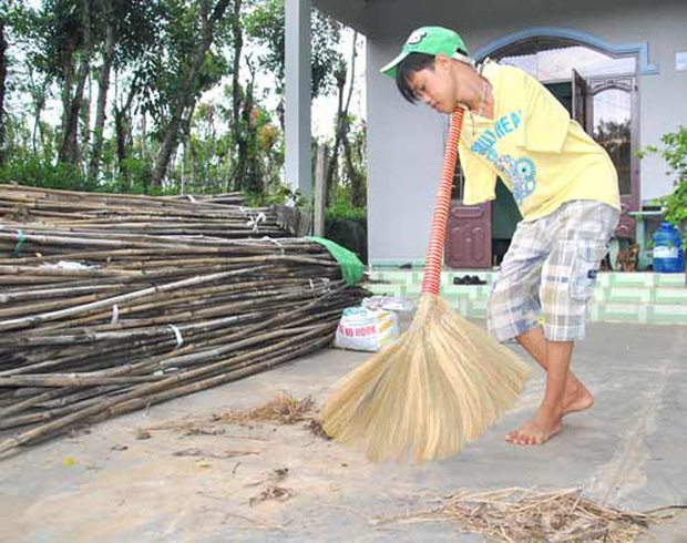 Cậu bé chim cánh cụt không tay, dùng chân viết chữ nổi tiếng một thời nay đã là sinh viên, được mời vào Google làm việc - Ảnh 3.