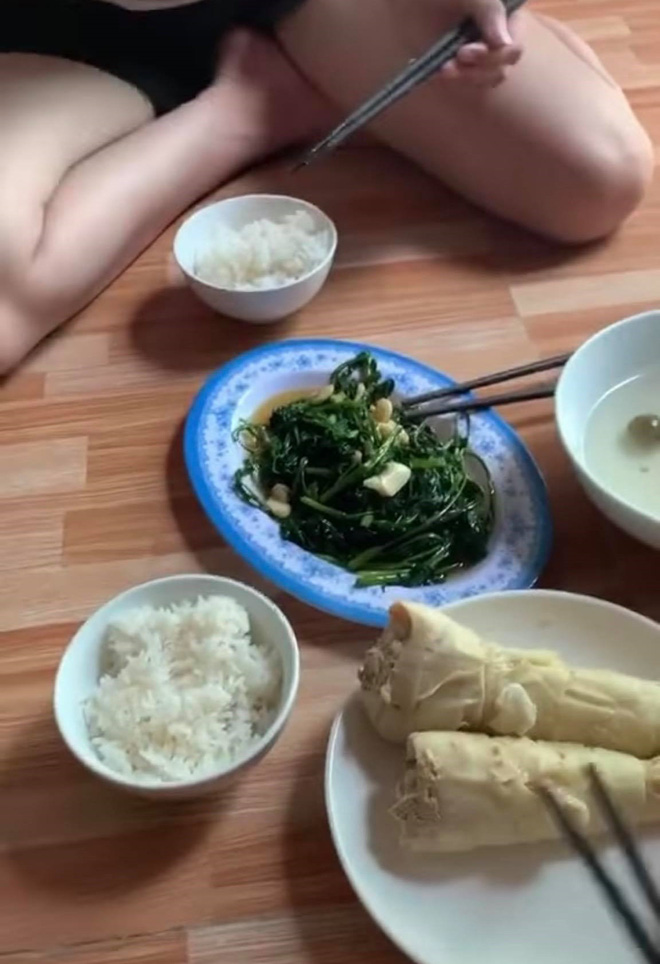 Chồng lật tẩy điều bất thường trong đĩa măng nhồi thịt dù vợ đã tìm cách ngụy trang khéo léo, xem xong ai cũng giật mình - Ảnh 1. Chồng lật tẩy điều bất thường trong đĩa măng nhồi thịt dù vợ đã tìm cách ngụy trang khéo léo, xem xong ai cũng giật mình - Ảnh 1.