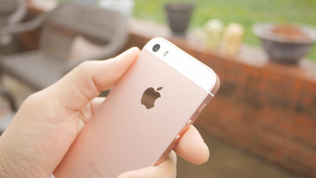 iPhone SE đời đầu là hàng hiếm đáng sở hữu trong năm 2020 - Ảnh 1.