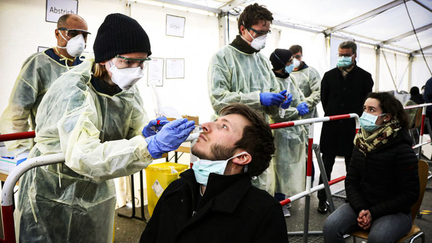 Đằng sau khả năng phục hồi thần tốc của Tổng thống Mỹ Donald Trump: Để được điều trị giống vậy, bạn sẽ phải tốn bao nhiêu tiền? - Ảnh 2.