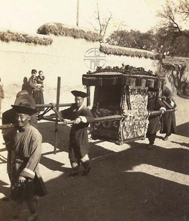 Nhan sắc thực của các tân nương dưới triều đại nhà Thanh có đẹp đẽ, hoa lệ như trong phim? - Ảnh 6. Nhan sắc thực của các tân nương dưới triều đại nhà Thanh có đẹp đẽ, hoa lệ như trong phim? - Ảnh 6.