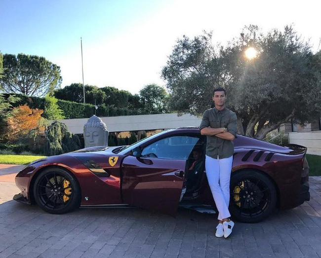 Bộ sưu tập siêu xe của Ronaldo: Rolls-Royce Ghost dẫn đầu với giá 86 tỷ - Ảnh 8.
