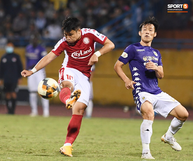 Vị trọng tài đáng yêu nhất V.League: Cười thật tươi khi rút thẻ, giải quyết mâu thuẫn bằng câu nói lại đây ôm nhau nào - Ảnh 8.