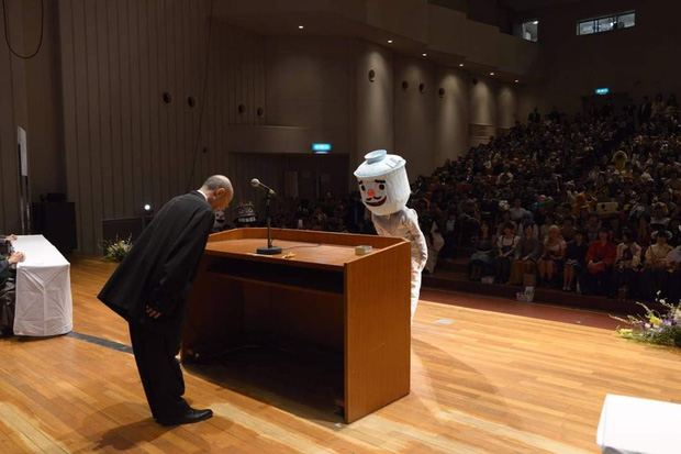 Dân mạng cười xỉu với những pha cosplay trong ngày tốt nghiệp của sinh viên ĐH Nghệ thuật Kyoto - Ảnh 11.