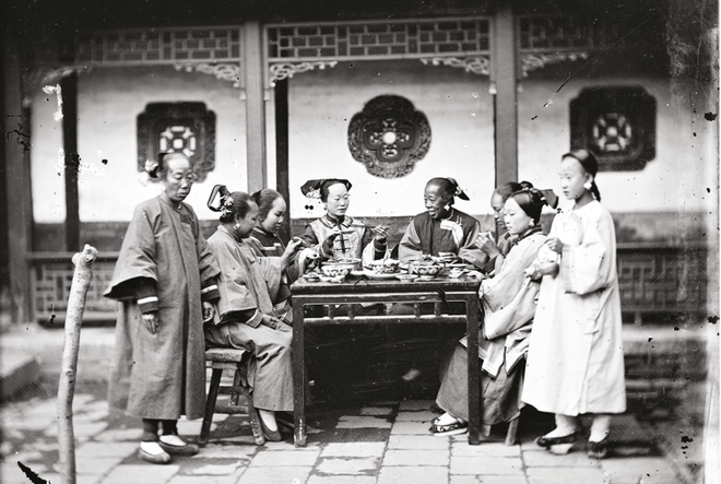 Trung Quốc qua bộ sưu tập vĩ đại của các nhiếp ảnh gia phương Tây: Một thế giới khác biệt giữa thời kỳ vốn chỉ toàn tranh vẽ - Ảnh 12.