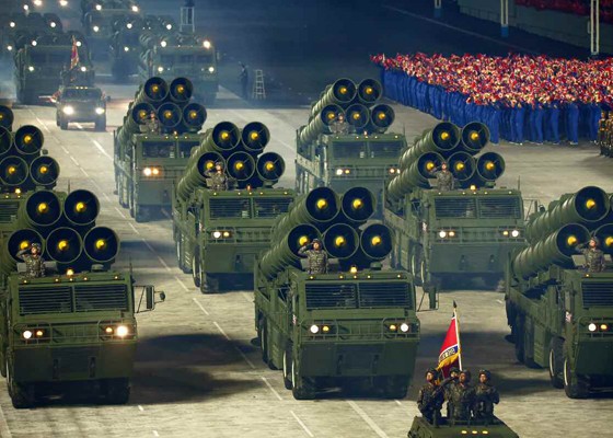 Triều Tiên khoe dàn khí tài cực khủng trong lễ duyệt binh lúc 0h - Ảnh 24.