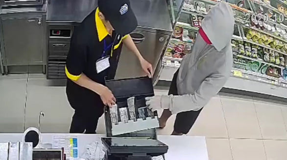 Bắt nam thanh niên 23 tuổi cướp cửa hàng tiện lợi Mini Stop ở Sài Gòn - Ảnh 2.