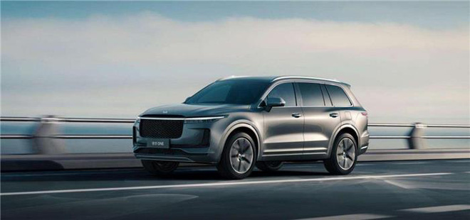 SUV tự lái của Trung Quốc bị đâm gãy trục chữ A nhưng không bung túi khí - Ảnh 3.