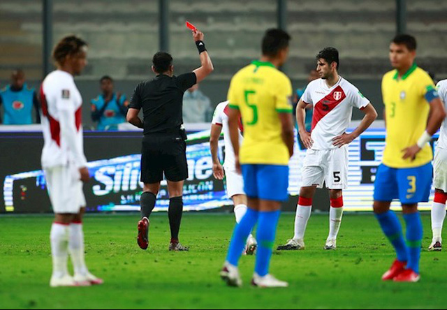 Peru 2-4 Brazil: Neymar lập hat-trick, Brazil đòi lại ngôi đầu - Ảnh 5.