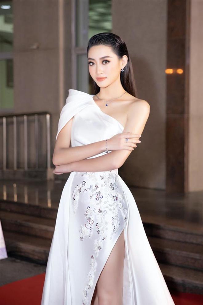 Lương Thùy Linh bị chê bai khi làm MC bán kết “Hoa hậu Việt Nam 2020” - Ảnh 1.