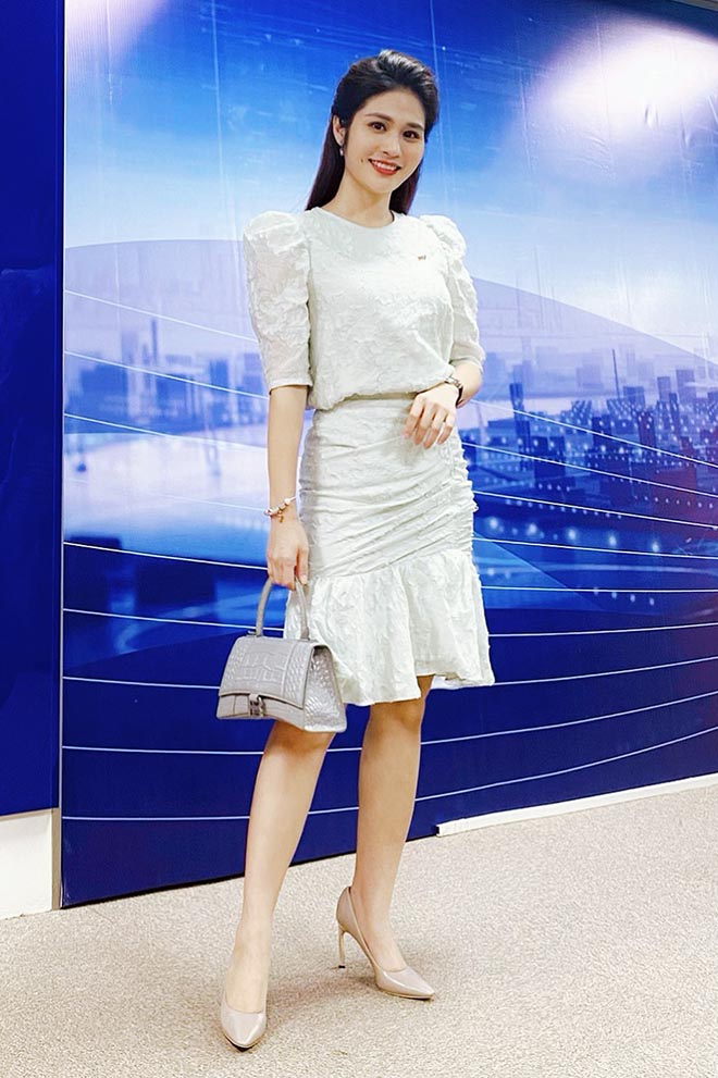 Đằng sau sự nổi tiếng của BTV Thời sự 19h VTV, từng bị khán giả mắng mỏ thậm tệ - Ảnh 11. Đằng sau sự nổi tiếng của BTV Thời sự 19h VTV, từng bị khán giả mắng mỏ thậm tệ - Ảnh 11.
