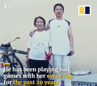Bà cụ 82 tuổi cùng con trai khiến ai nấy lác mắt vì tài năng bóng bàn cứ phải gọi là đỉnh của chóp! - Ảnh 5.