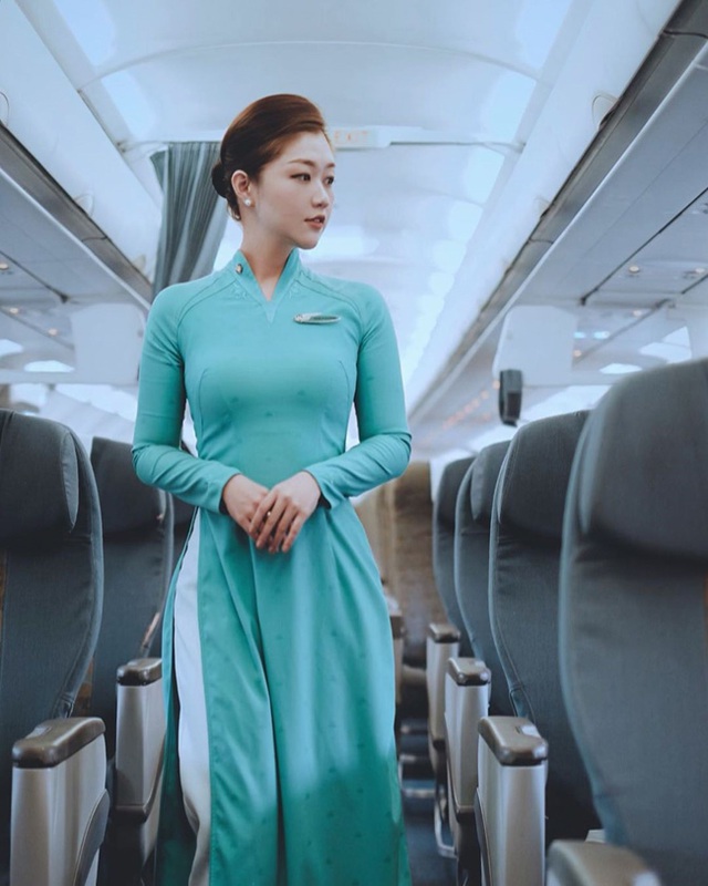 Nữ tiếp viên Vietnam Airlines đẹp như búp bê, sở hữu vóc dáng nuột nà đến phát hờn - Ảnh 1.