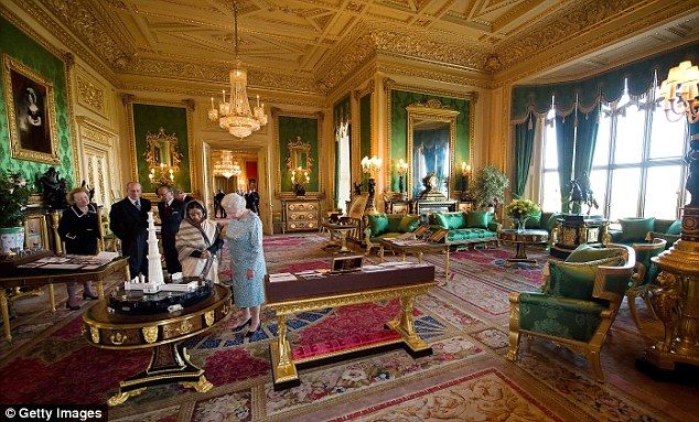 Hé lộ đường hầm bí ẩn bên trong lâu đài Windsor của Nữ hoàng Anh Elizabeth II - Ảnh 1.