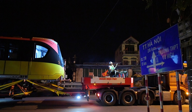 Đoàn tàu metro Nhổn - ga Hà Nội về Depot Nhổn trong đêm - Ảnh 2.