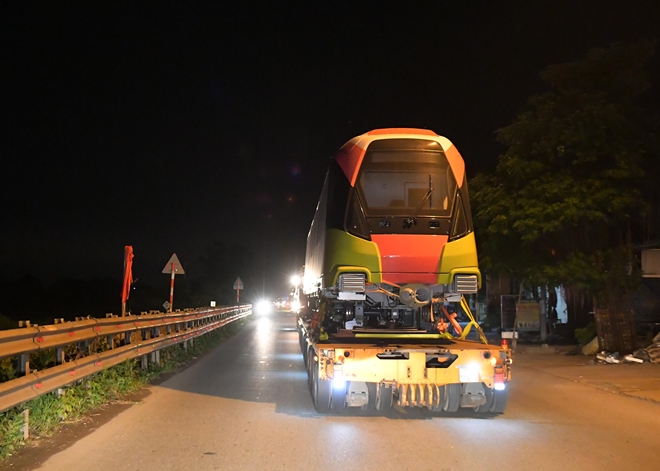 Đoàn tàu metro Nhổn - ga Hà Nội về Depot Nhổn trong đêm - Ảnh 4.