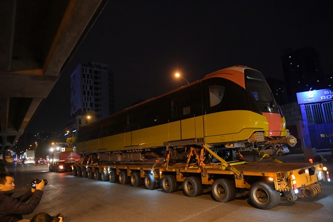 Đoàn tàu metro Nhổn - ga Hà Nội về Depot Nhổn trong đêm - Ảnh 7.