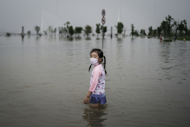 Bài học Trung Quốc chống lụt: Thuận theo tự nhiên, trả lại bãi bồi cho sông và lên kế hoạch cho sự bình thường mới của lũ - Ảnh 1.
