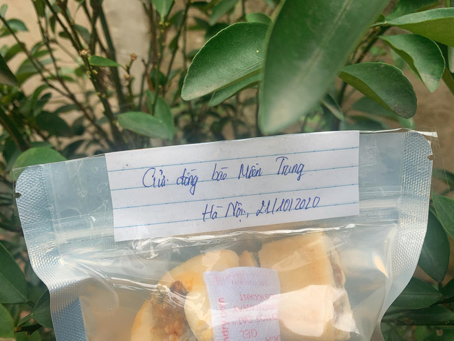 Cô sinh viên tự làm 20kg bánh chả gửi cho đồng bào miền Trung: em không có nhiều tiền chứ sức thì em dư - Ảnh 4.