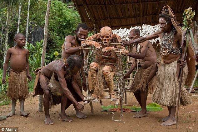 Bộ lạc bí hiểm và những tập tục kinh dị và ớn lạnh ở Papua New Guinea - Ảnh 6.