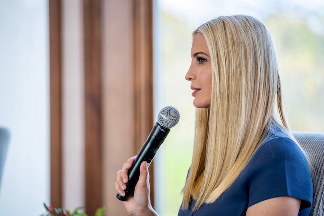 Mãn nhãn với gu thời trang tinh tế và thanh lịch của Ivanka Trump - Ảnh 2.