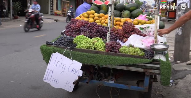 Clip: Tuyệt chiêu sử dụng số “tàng hình” trên biển quảng cáo của những người bán hàng ở Sài Gòn - Ảnh 1.