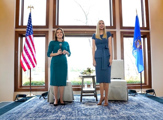 Mãn nhãn với gu thời trang tinh tế và thanh lịch của Ivanka Trump - Ảnh 3.