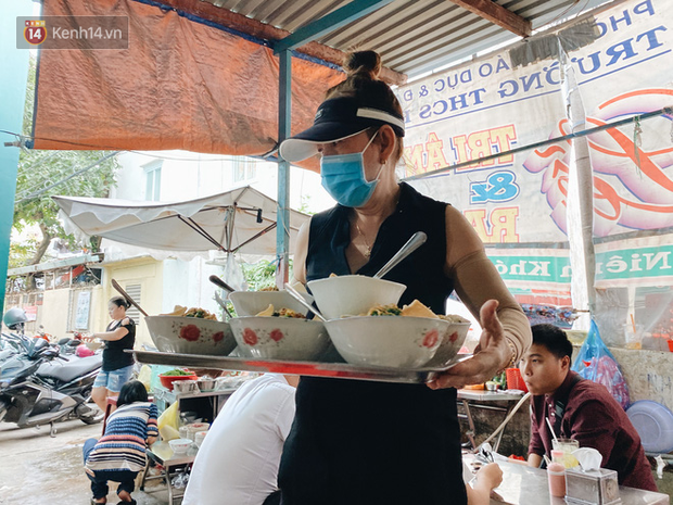 Tìm đến mì chửi đắt khách nhất Sài Gòn sau lùm xùm trên mạng: Cứ 5 phút nghe chửi 1 lần, khách đến ăn im thin thít vì sợ - Ảnh 7.