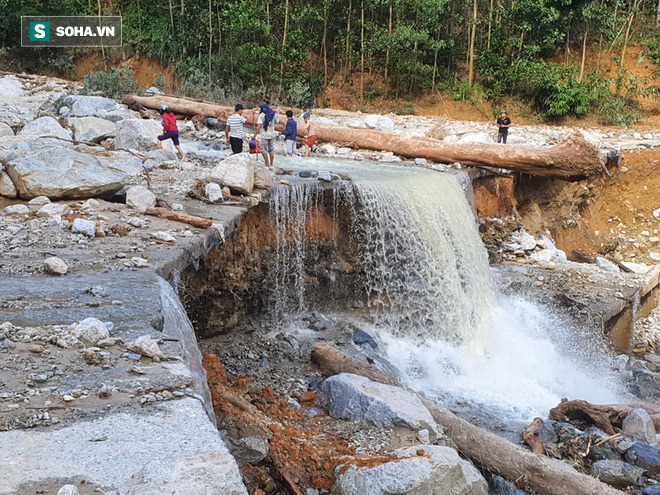 Nóng: Những hình ảnh đầu tiên từ tâm vụ sạt lở kinh hoàng Trà Leng khiến hàng chục người mất tích - Ảnh 4.