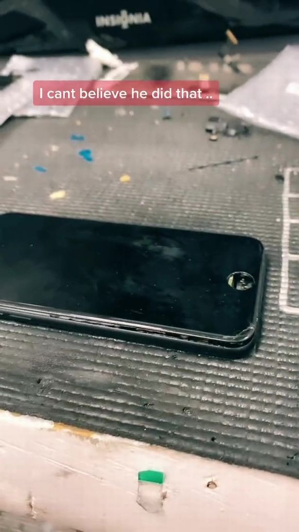 Định sửa điện thoại Iphone cho khách, anh chàng á khẩu trước tờ tiền và lời nhắn kẹp bên trong - Ảnh 3. Định sửa điện thoại Iphone cho khách, anh chàng á khẩu trước tờ tiền và lời nhắn kẹp bên trong - Ảnh 3.